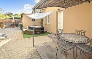 Patio nebo venkovní prostory v ubytování Maisonnette Avec Jacuzzi