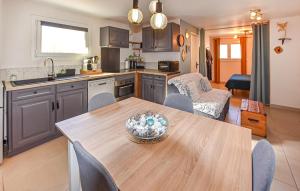 Kuchyň nebo kuchyňský kout v ubytování Maisonnette Avec Jacuzzi