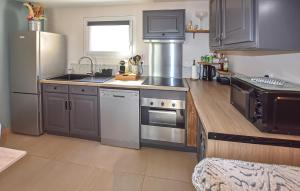 Kuchyň nebo kuchyňský kout v ubytování Maisonnette Avec Jacuzzi