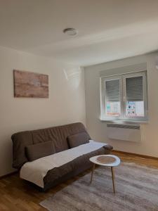 Posezení v ubytování Casa 20 Cozy New Apartment in Central Zvornik Near Border and Airports