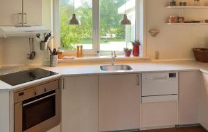 Dapur atau dapur kecil di 3 Bedroom Gorgeous Home In Ulfborg