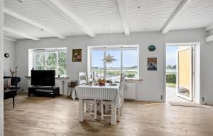 Fotografie z fotogalerie ubytování Beautiful Home In Assens With House Sea View v destinaci Assens