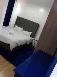 Un pat sau paturi într-o cameră la Blonch's Airbnbs