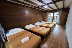 En eller flere senge i et værelse på Santa Monica Resort