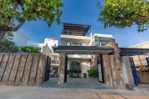 a view of a house from the street at Sunny Beach Villa in Danang