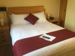 Llit o llits en una habitació de Nyton Hotel