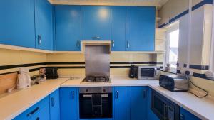 Cuisine ou kitchenette dans l'établissement Free Parking Spacious Home 32 autres photos