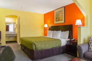 Postel nebo postele na pokoji v ubytování Quality Inn Carthage