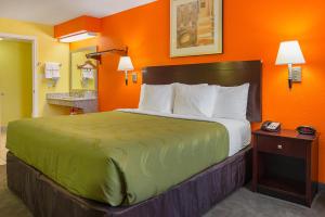 Postel nebo postele na pokoji v ubytování Quality Inn Carthage + 21 fotografií