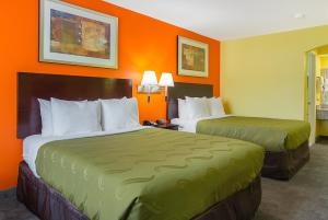 Postel nebo postele na pokoji v ubytování Quality Inn Carthage