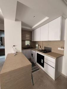 Nhà bếp/bếp nhỏ tại luxueux studio a malabata tanger