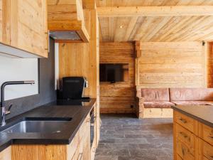 Kuchyň nebo kuchyňský kout v ubytování Apartment Rosablanche D Attique by Interhome