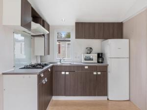 Η κουζίνα ή μικρή κουζίνα στο Holiday Home Prima Plus by Interhome +27 φωτογραφίες