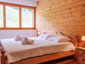 Postel nebo postele na pokoji v ubytování Apartment Rosablanche E 108 by Interhome