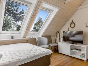 Μια τηλεόραση ή/και κέντρο ψυχαγωγίας στο Apartment Volmer - 3-9km from the sea by Interhome