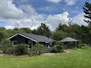 Zahrada ubytování Holiday Home Jorina - 700m to the fjord by Interhome