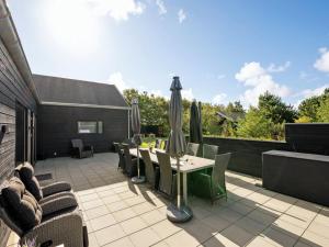 Ban công/sân hiên tại Holiday Home Tinella - 250m to the fjord by Interhome