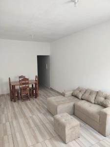 a living room with a couch and a table at Casa inteira próx ao Hangar COP30 - 3km in Belém
