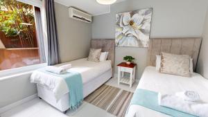 Ένα ή περισσότερα κρεβάτια σε δωμάτιο στο San Lameer Villa 1927 by Top Destinations Rentals