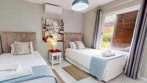 Ένα ή περισσότερα κρεβάτια σε δωμάτιο στο San Lameer Villa 1927 by Top Destinations Rentals