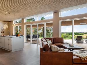 Χώρος καθιστικού στο Holiday Home Øthger - 1-3km from the sea by Interhome