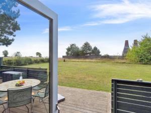 Un jardín fuera de Holiday Home Joon - 100m from the sea by Interhome