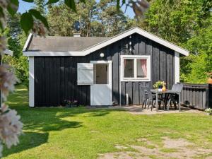 Taman di luar Holiday Home Aria - 1km from the sea by Interhome