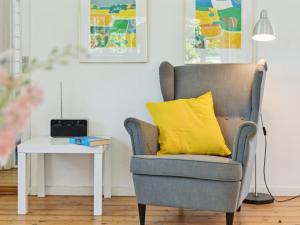 Posezení v ubytování Holiday Home Aria - 1km from the sea by Interhome