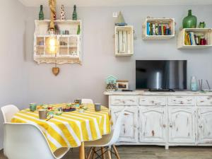 Televisyen dan/atau pusat hiburan di Studio Calafat by Interhome