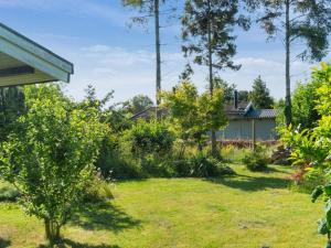 Zahrada ubytování Holiday Home Alfa - 350m from the sea by Interhome