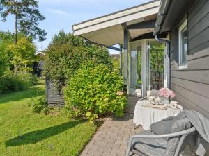 Zahrada ubytování Holiday Home Alfa - 350m from the sea by Interhome