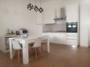 Η κουζίνα ή μικρή κουζίνα στο Dimora MiRà +17 φωτογραφίες