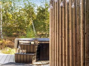 Κήπος έξω από το Holiday Home Arbnora - from the sea by Interhome