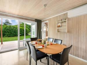 Posezení v ubytování Holiday Home Ellie - 500m from the sea by Interhome