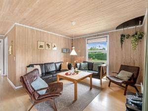 Posezení v ubytování Holiday Home Ellie - 500m from the sea by Interhome + 20 fotografií