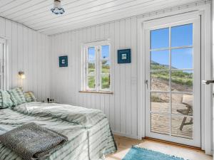 Giường trong phòng chung tại Holiday Home Thine - 250m from the sea by Interhome