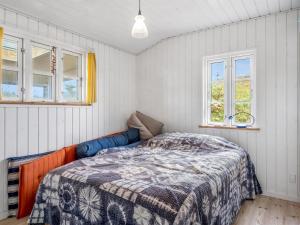 Giường trong phòng chung tại Holiday Home Thine - 250m from the sea by Interhome