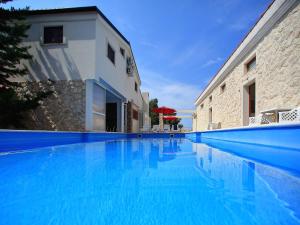 Πισίνα στο ή κοντά στο Holiday Home in Starigrad by the Beach
