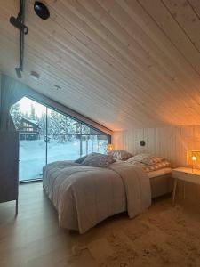 Letto o letti in una camera di Modern High-Quality 4BR Villa in Levi Next to Ski Slopes