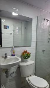 a bathroom with a toilet and a sink and a mirror at Habitación Independiente El paraíso - Cerca al Gran Malecón del Rio-Barranquilla in Barranquilla +2 photos
