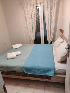 Postel nebo postele na pokoji v ubytování Λουτράκι Πανοράμα