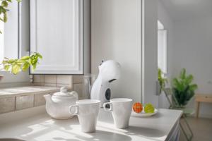 a kitchen counter with two coffee cups and a vase at Almazen Alojamiento Rural in Alcalá de los Gazules +13 photos