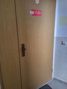 a wooden door with a sign on it at Fridolin in Reichenbach im Vogtland
