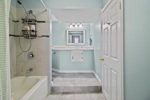 Ένα μπάνιο στο The Battery Harbour Home, Ocean&city View,parking +41 φωτογραφίες