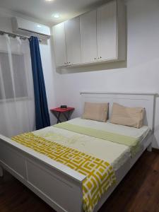 Ένα ή περισσότερα κρεβάτια σε δωμάτιο στο Aliguedes Talatona T1