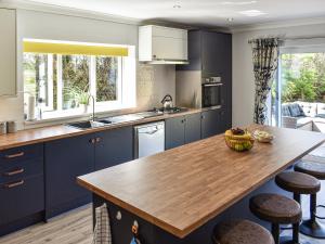 Η κουζίνα ή μικρή κουζίνα στο Grange Garth Cottage +11 φωτογραφίες