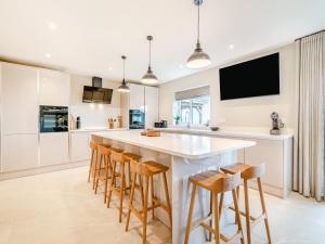 O bucătărie sau chicinetă la Cherry Tree Cottage - Uk47756 +27 fotografii