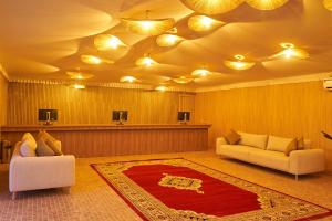 Posezení v ubytování Stellar Agafay Desert Camp