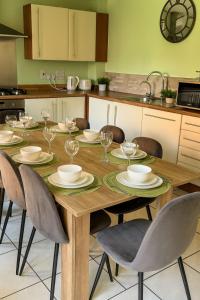 Η κουζίνα ή μικρή κουζίνα στο Spacious I Off Street Parking I Families & Contractors