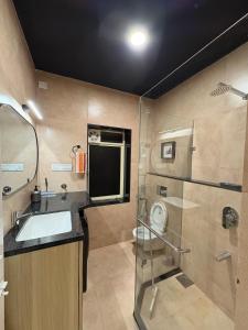 Ένα μπάνιο στο Vagator Forest View